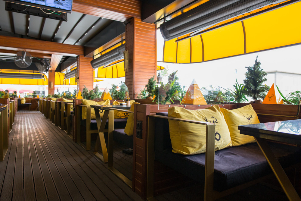 Woox Lounge Cafe & Restaurant